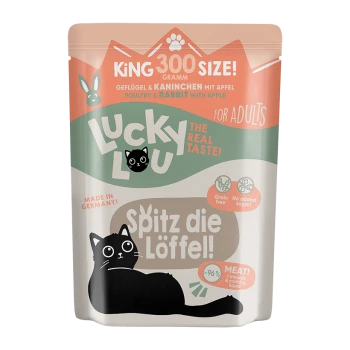 Beutel mit Lucky Lou Katzenfutter für Erwachsene, mit Geflügel und Kaninchen sowie Apfel, getreidefrei, ohne Zuckerzusatz, hergestellt in Deutschland.