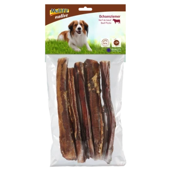 Rinderpizzle-Hundeleckerlis in einer klaren Plastiktüte, beschriftet mit 'Multifit native', mit dem Text 'Ochsenziemer' und 'Beef Pizzle.'