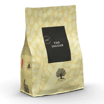Ein Beutel Katzenfutter mit der Aufschrift "THE JAGUAR" von Essential Foods, mit einem beigen Hintergrund mit Blattmustern und einem schwarzen Feld für den Produktnamen.