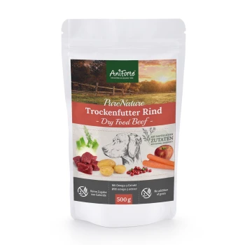 Verpackung für Trockenfutter für Hunde mit einer malerischen Hintergrund, beschriftet 'PureNature Trockenfutter Rind - Trockenfutter Rind', 500g.