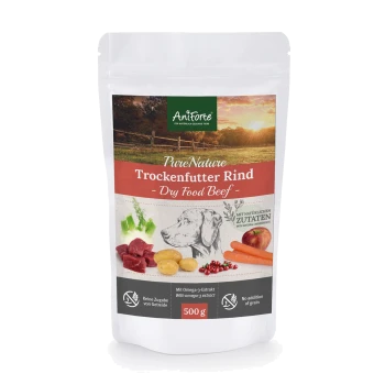 Verpackung für Trockenfutter für Hunde mit einer malerischen Hintergrund, beschriftet 'PureNature Trockenfutter Rind - Trockenfutter Rind', 500g.