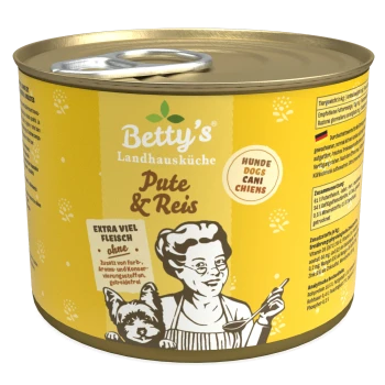 Eine Dose Betty's Landhausküche Hundefutter mit einem gelben Etikett mit dem Text "Pute & Reis" und einer Illustration einer Frau mit einem Hund.
