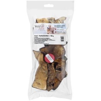 Verpackte Hundeleckerlis mit der Aufschrift "Wild & fein", die getrocknete Rehhautstreifen enthalten, mit Text, der 100 % natürliche Zutaten und keine Zusatzstoffe angibt.