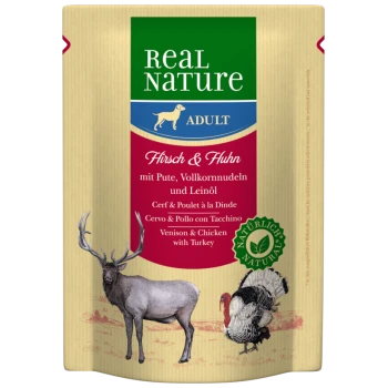 Verpackung von Real Nature Haustierfutter mit Wild und Huhn mit Truthahn, illustriert mit einem Reh, einem Huhn und einem Truthahn.