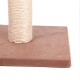 Katzekratzbaum mit einer natürlichen Sisal-ummantelten Säule und einem weichen braunen Boden, ideal für das Kratzen und Spielen von Katzen.