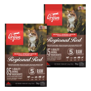 Zwei Beutel Orijen Regional Red Katzenfutter mit einer Katze auf einem Baumast, die "85% hochwertige tierische Zutaten" und "5 rohe Zutaten" hervorhebt.