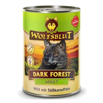 Dosen-Hundefutter mit der Aufschrift "WOLFSBLUT DARK FOREST ADULT", mit dem Gesicht eines Wolfes auf der Vorderseite, mit Symbolen für "Getreidefreies Rezept" und "Veterinärmedizinisch genehmigt".