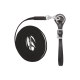 Eine schwarze Hundeleine aus strapazierfähigem Material, mit einem Metallclip und einem Ledergriff, ordentlich auf einem weißen Hintergrund aufgerollt.
