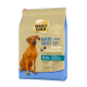 Sac de nourriture pour chiens Select Gold étiqueté "MAXI ADULT >25 KG" pour les chiens de plus de 15 mois, avec des ingrédients de saumon et de pomme de terre.