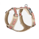 Beiges gepolstertes Hundegeschirr mit rosafarbenen Riemen mit Diamantmuster, Metallschnallen und D-Ring, atmungsaktive Mesh-Fütterung.