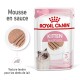 Mousse pour chatons Royal Canin en sauce, 85g x 12, présentant un chat et une texture tendre pour les dents de bébé, étiqueté "Jusqu'à 12 mois."