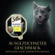 Sheba Katzenfutterverpackung mit einer grauen Katze, die sich die Lippen leckt, mit dem Text "AUSGEZEICHNETER GESCHMACK DEM KATZEN NICHT WIDERSTEHEN KÖNNEN."