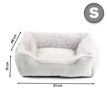 Kleines Haustierbett aus weichem grauen Stoff mit flauschigen Kanten, Maße 51 cm x 46 cm x 15 cm.