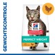 Hill's Science Plan kattenvoerzak met een tabby kat die zijn lippen likt, gelabeld 'Perfect Weight' met kip, en 'Veterinair Aanbevolen.'