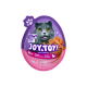 Lila-pinkes eiförmiges Katzen-Snack- und Spielzeugpaket mit Abbildung einer grauen Katze mit orangefarbenen Augen; sichtbarer Text: JOY&TOY!, 2in1, Duck Soft Bites.