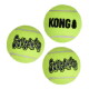 Drei neon-gelbe KONG SqueakAir tennisähnliche Hundespielzeuge, zwei mit der Aufschrift „SqueakAir“ und eines mit „KONG“.
