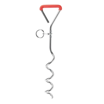Metalen spiraalstake met een rode handgreep en een ring voor het beveiligen van huisdieren buitenshuis.
