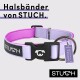 Lila Hundehalsband mit einer schwarzen Schnalle, mit dem Markennamen "STUCH" und einem Etikett mit der Aufschrift "PETA APPROVED VEGAN."