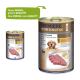 Nourriture pour chiens en conserve étiquetée "Premiere Meati Sensitive" avec de l'agneau et des pommes de terre, avec une image de chien et un texte indiquant "Nouveau DESIGN, même QUALITÉ."