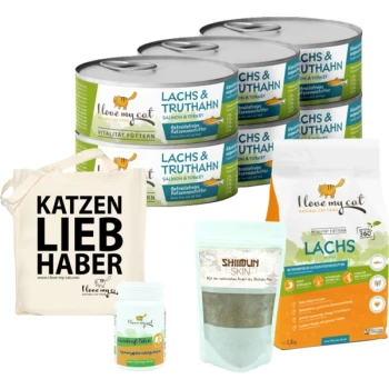 Eine Sammlung von Haustierprodukten: sechs Dosen Katzenfutter "Lachs & Truthahn", ein "Shimun Skin"-Supplement und eine "Katzen Liebhaber"-Tasche.