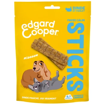 Emballage de friandises pour chiens Edgard Cooper avec un dessin animé de teckel brun et bulldog gris, présentant "STICKS" et "Miaaaam" sur fond jaune.