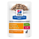 Torebka diety weterynaryjnej Hill's Prescription Diet z delikatnymi kawałkami w sosie dla kotów, oznaczona "Urinary Stress + Metabolic," polecana przez weterynarzy.