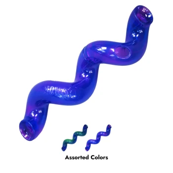 Jouet à mâcher pour animal en spirale irisé bleu, embossé «KONG», avec deux petits jouets en spirale bleu-vert en dessous.