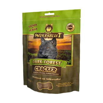 Wolfsblut Dark Forest Cracker Hundesnacks Verpackung mit dem Gesicht eines Wolfes, als hypoallergen mit Wildfleisch und Süßkartoffel gekennzeichnet.