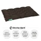 Dunkelbraunes, gepolstertes Haustierbett mit der Bezeichnung "Doctor Bark," langlebig, waschbar bis 95°C, allergikerfreundlich, hergestellt in Deutschland, 10 Jahre Garantie.