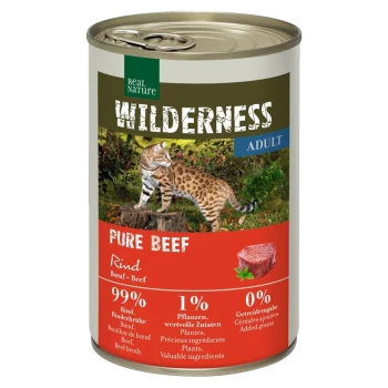 Dosenfutter für Katzen mit der Aufschrift 'Wilderness Adult Pure Beef', mit einer Wildkatze auf dem Etikett, 99% Rindfleisch, 1% Pflanzen und 0% zugesetzte Körner.