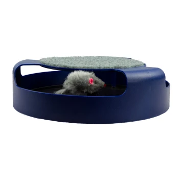 Motor Mouse Ø25cm Ein interaktives Katzenspielzeug in Blau mit einer grauen Maus mit rosa Ohren, die unter einer filzüberzogenen Oberseite hervorlugt.