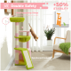 Katzenbaum mit Anti-Kipp-Gurt und verstärktem Sockel, in grün und pink; eine Katze springt von der obersten Ebene.