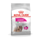 Royal Canin Exigent Mini hondenvoer zak, ontworpen voor kleine honden met kieskeurige eetlust, met een hondillustratie en de claim '99% voorkeur.'