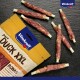 Vitakraft Duck XXL BONAS, mit Ente umhüllte Hundekausticks in orange-blauer Vitakraft-Verpackung auf schwarzem Schiefer.