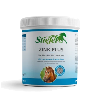 Behälter von Stiefel Zink Plus für Pferde, mit einem Pferdebild, Text auf Deutsch über organische Spurenelemente und Hautgesundheitsvorteile.
