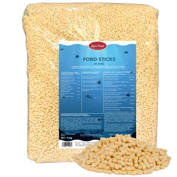 Pond Sticks Haustierfutterpaket mit beigen Pellets, mit einem blauen Etikett, das die Zutaten und Fütterungshinweise detailliert.
