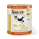 Eine Dose Sanoro Bio-Pute Menü Hundefutter mit einer schwarz-weißen Hundesilhouette, beschriftet mit "55% Fleischanteil" und "Premium Hundenahrung."