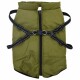 Olivgrüne Haustierjacke mit einem Reißverschluss vorne, verstellbaren Riemen und einem gepolsterten Design für Wärme.