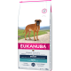 Eukanuba rassespezifisches Trockenfutter für Boxer, mit einem Boxer-Hund auf der Verpackung, beschriftet mit "Erwachsene" und "12kg."