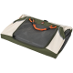Eine geräumige Haustiertrage mit einem Netzfront, olivgrünem und cremefarbenem Stoff, mit einem orangefarbenen Seilgriff und einem Reißverschluss.