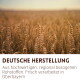 Goldenes Weizenfeld mit Text „DEUTSCHE HERSTELLUNG“ und „Aus hochwertigen, regional bezogenen Rohstoffen. Frisch verarbeitet in Oberbayern“