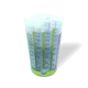 Transparenter Messbecher mit markierten Messungen in Gramm, mit einem grünen und weißen Design, ideal für die Portionierung von Haustierfutter.