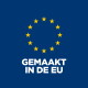 Blauw embleem met 12 gele EU-sterren in een cirkel en vet witte tekst 'GEMAAKT IN DE EU' (Gemaakt in de EU).
