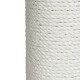 Eine Nahaufnahme einer Rolle aus natürlichem, hellfarbigem Sisal-Seil, die ihre gedrehte Textur und Fasern zeigt.