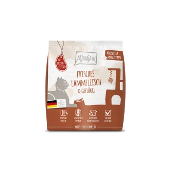 Sac d'aliments pour animaux MjAMjAM portant l'inscription « Frisches Lammfleisch & Geflügel », silhouette de chat, bol de croquettes et drapeau allemand.