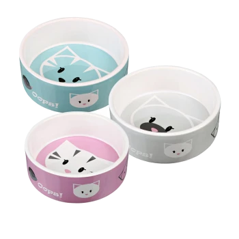Drei bunte Haustierschalen in Pink, Blau und Weiß, mit niedlichen Katzendesigns und dem Text "Oops!" an den Seiten.