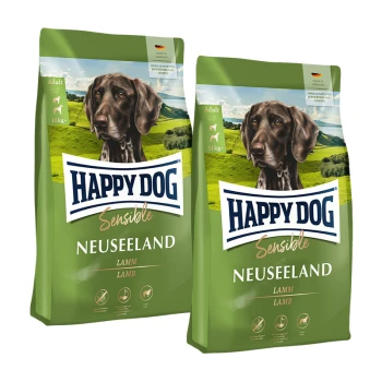 Zwei grüne Beutel Happy Dog Sensible Neuseeland Lamm Hundefutter für erwachsene Hunde über 11 kg, hergestellt in Deutschland.