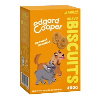 Emballage des biscuits Edgard Cooper Bravo présentant un chien joueur et un chat, avec le texte "Crunch Crunch" et "400G" affiché en évidence.