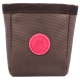 Braune Leckerlitasche für Haustiere mit einem pinken runden Logo, das eine stilisierte Eichel zeigt, und dem Text "WILD HAZEL".