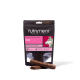 Nutriment Natural Treats „Wild“ schwarz-pinke Tüte mit Husky-Bild und zwei braunen Stäbchen-Hundesnacks vorne.
